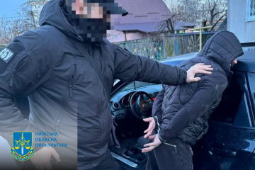 «Вибивали» 20 тисяч доларів США надуманого боргу – трьом мешканцям Київщини повідомлено про підозру «Вибивали» 20 тисяч доларів США надуманого боргу – трьом мешканцям Київщини повідомлено про підозру