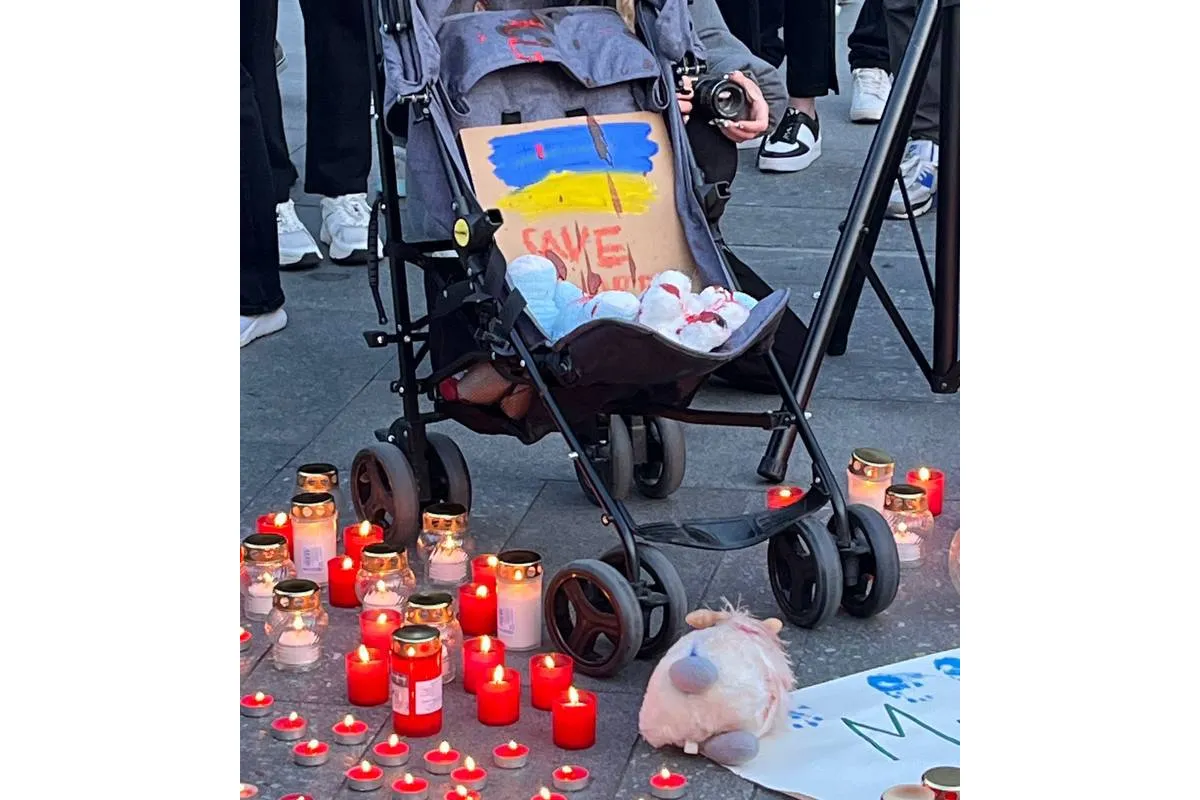 Російське вторгнення в Україну : У центрі Праги, столиці Чехії, вшанували пам’ять загиблим на війні дітям. 