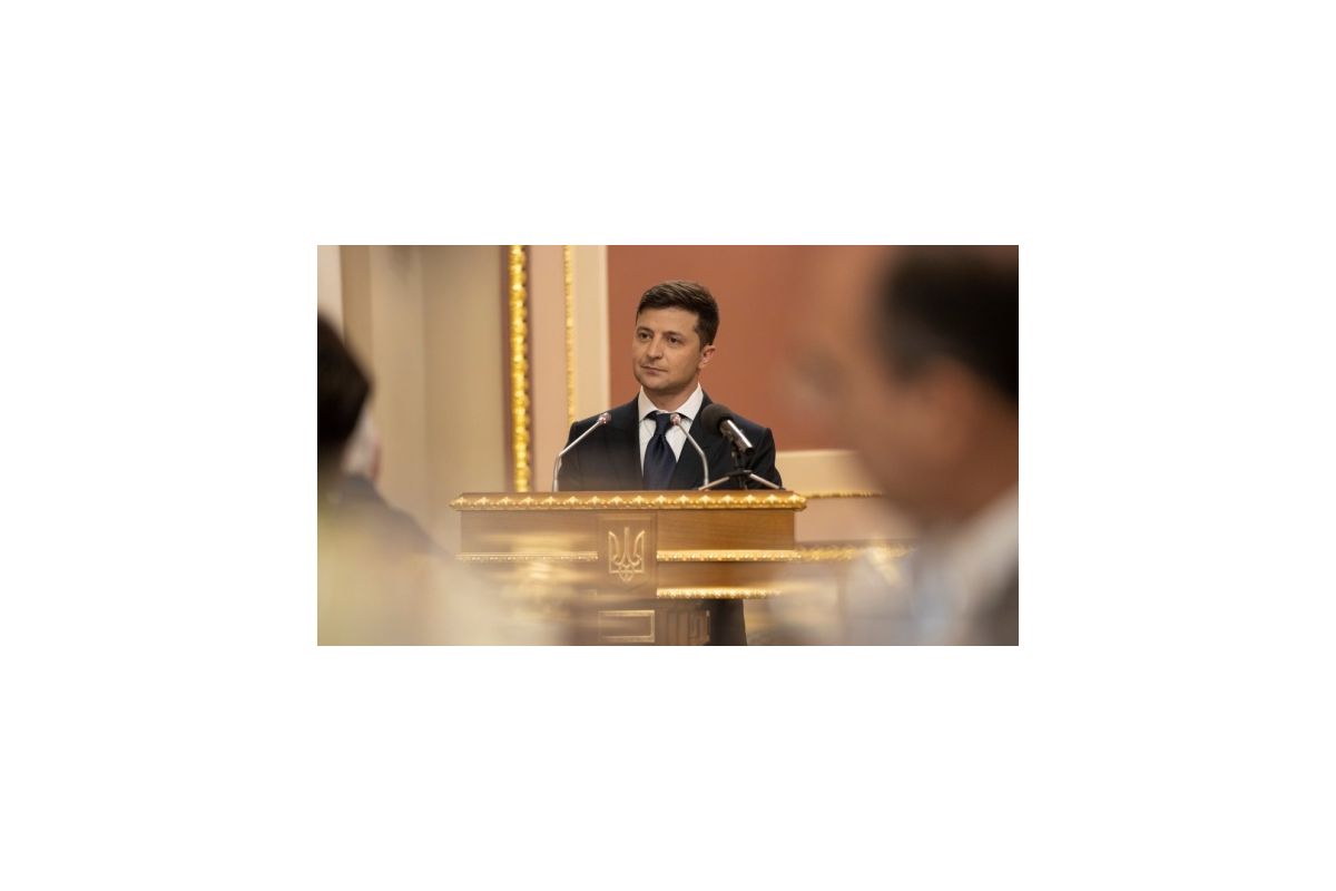 Зеленський починає переговори з лідерами фракцій. Зеленський починає переговори з лідерами фракцій.