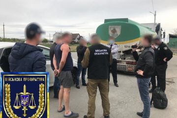 Викрито організовану підполковником ЗСУ злочинну групу, яка збувала десятки тон викраденого у армійців пального: військова прокуратура Викрито організовану підполковником ЗСУ злочинну групу, яка збувала десятки тон викраденого у армійців пального: військова прокуратура