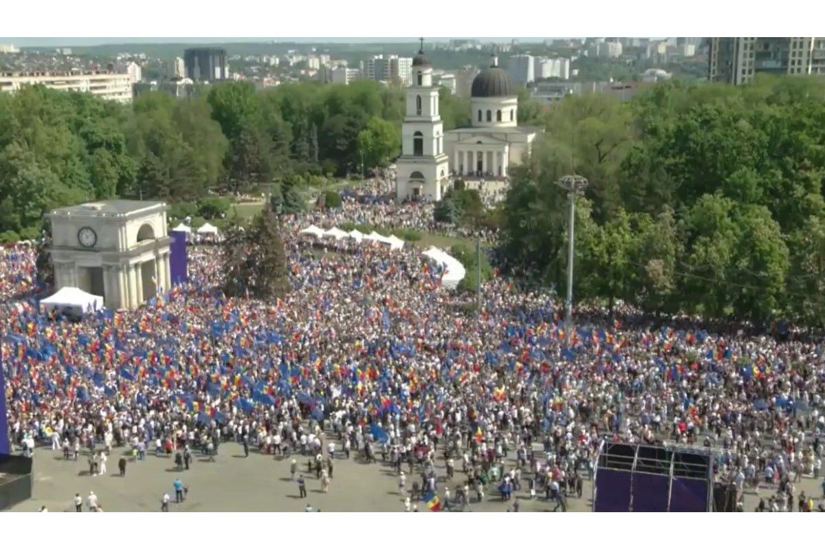 У центрі Кишинева зібрались громадяни на підтримку євроінтеграції Молдови У центрі Кишинева зібрались громадяни на підтримку євроінтеграції Молдови
