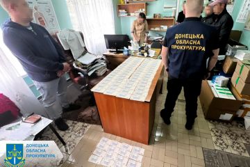 На одержанні хабаря у розмірі 1 000 доларів США викрито голову ВЛК у Добропіллі На одержанні хабаря у розмірі 1 000 доларів США викрито голову ВЛК у Добропіллі