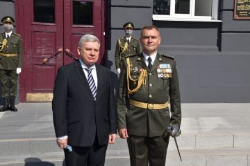 «Хто прагне вищої посади – повинен мати відповідну освіту» – Міністр оборони під час випуску слухачів Національного університету оборони України «Хто прагне вищої посади – повинен мати відповідну освіту» – Міністр оборони під час випуску слухачів Національного університету оборони України