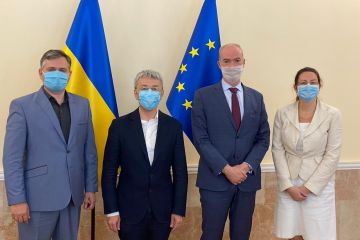 «Франція – приклад у сфері управління культурою»: зустріч Ткаченка та де Понсена «Франція – приклад у сфері управління культурою»: зустріч Ткаченка та де Понсена