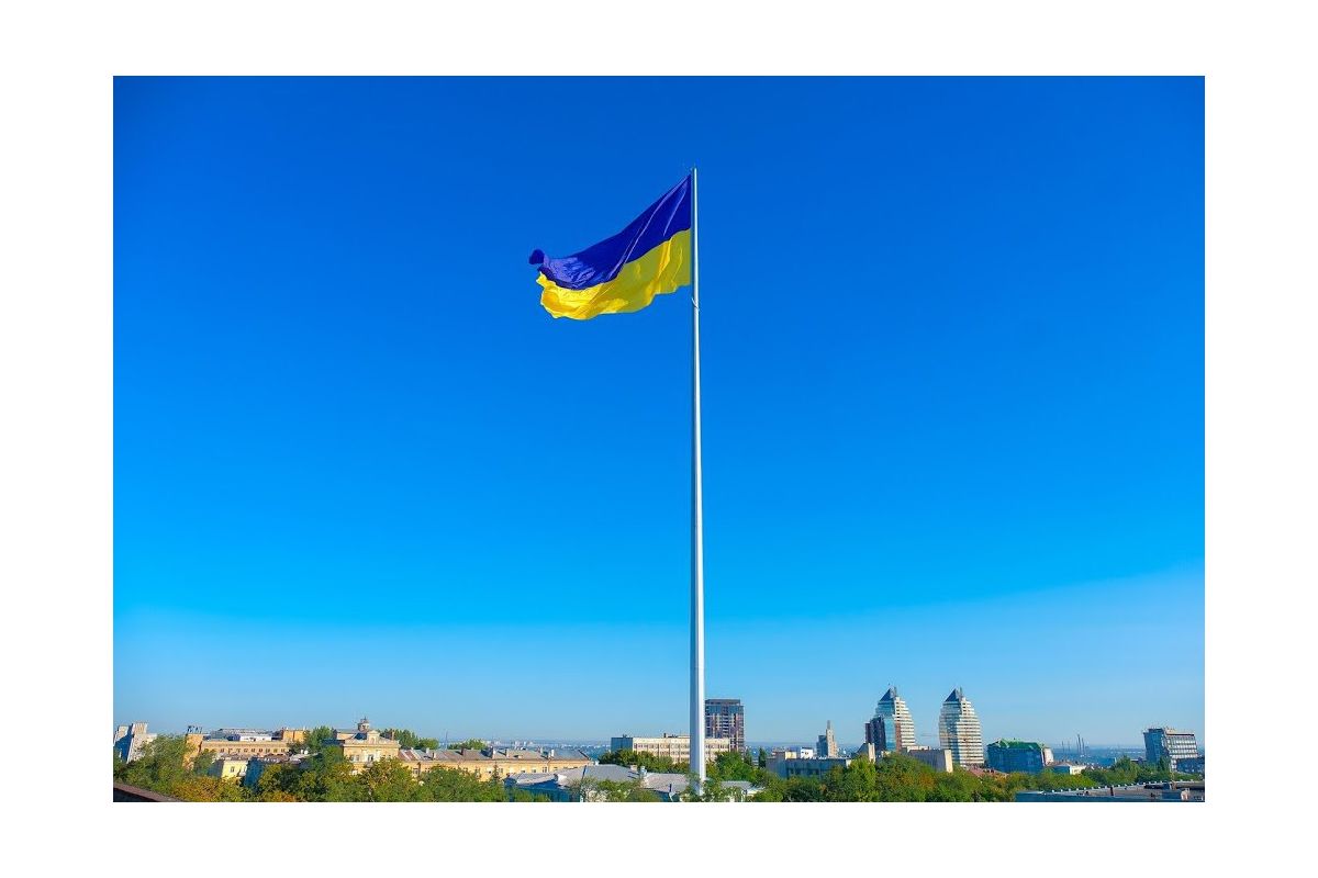 У Дніпрі замінили найбільший прапор країни У Дніпрі замінили найбільший прапор країни