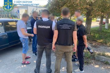 3000 доларів неправомірної вигоди: на Черкащині повідомлено про підозру працівнику РТЦК та СП і 2 спільникам 3000 доларів неправомірної вигоди: на Черкащині повідомлено про підозру працівнику РТЦК та СП і 2 спільникам