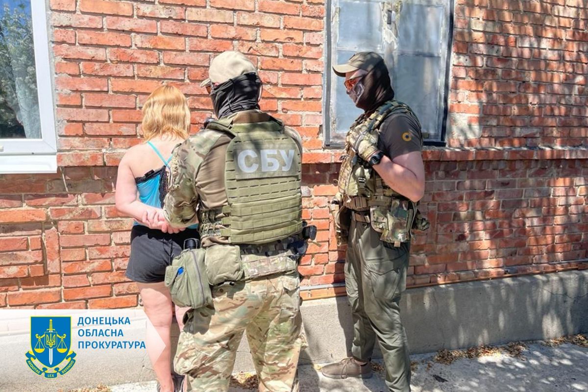 Здала агенту фсб рф геодані промислових об’єктів та шкіл Бахмута – місцеву мешканку засуджено до 9 років ув’язнення (ФОТО) Здала агенту фсб рф геодані промислових об’єктів та шкіл Бахмута – місцеву мешканку засуджено до 9 років ув’язнення (ФОТО)
