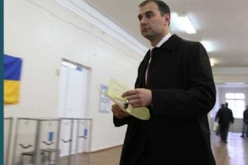 С такой женой, как Виктория Джарты, и враги не нужны: как Валерий Омельченко регулярно попадает в скандалы С такой женой, как Виктория Джарты, и враги не нужны: как Валерий Омельченко регулярно попадает в скандалы