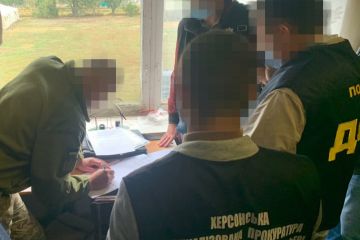 Інформаційне агентство : Заохочення по-армійські: на Херсонщині командира дивізіону  військової частини викрито на хабарництві Інформаційне агентство : Заохочення по-армійські: на Херсонщині командира дивізіону  військової частини викрито на хабарництві