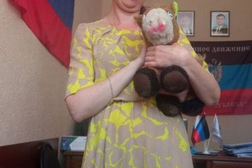 Служать окупантам та налагоджують роботу псевдоустанов - двом мешканкам окупованої Волновахи заочно повідомлено про підозру у колабораціонізмі Служать окупантам та налагоджують роботу псевдоустанов - двом мешканкам окупованої Волновахи заочно повідомлено про підозру у колабораціонізмі