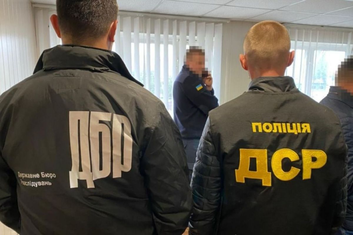 Начальник відділу поліції по боротьбі з хабарями в Сумах підозрюється у вимаганні хабаря