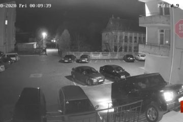 Хотіли заїхати мерседесом в під’їзд багатоповерхівки: на Львівщині двох депутатів виключили з “ЄС” Хотіли заїхати мерседесом в під’їзд багатоповерхівки: на Львівщині двох депутатів виключили з “ЄС”