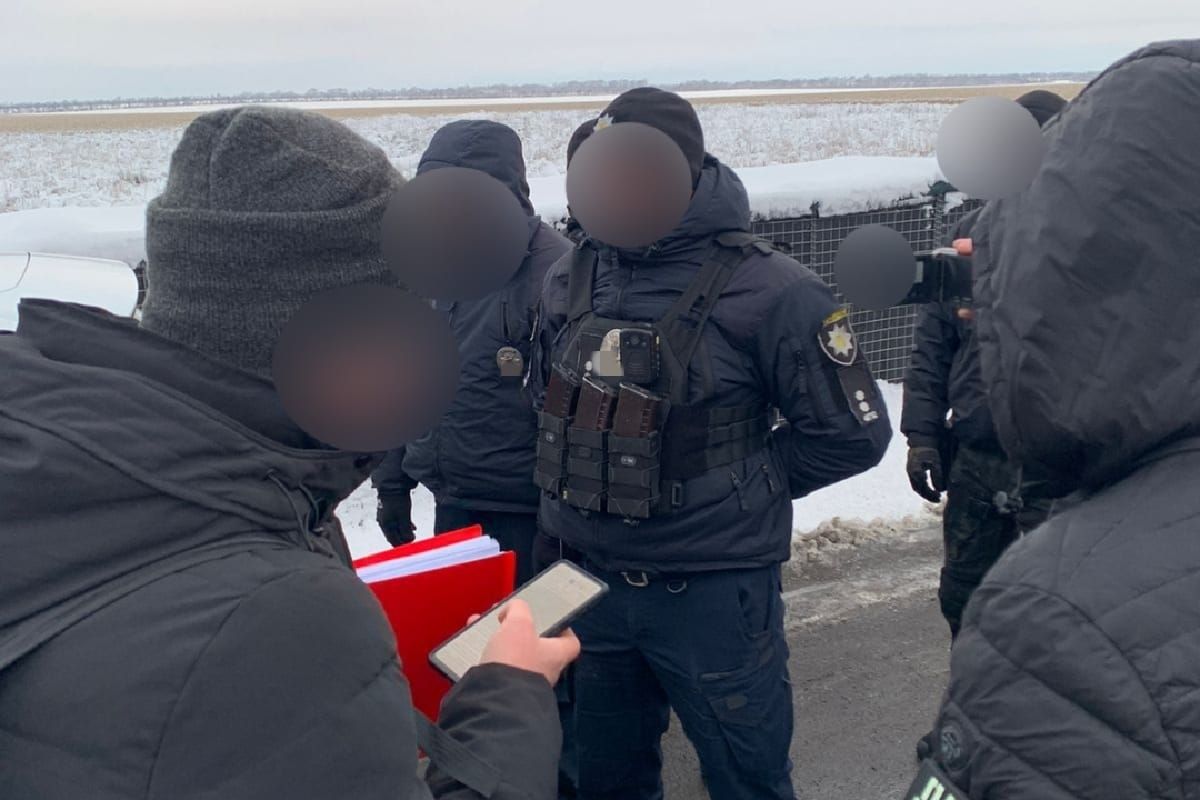 Прокуратура викрила патрульних поліцейських, які систематично вимагали хабарі з водіїв Прокуратура викрила патрульних поліцейських, які систематично вимагали хабарі з водіїв