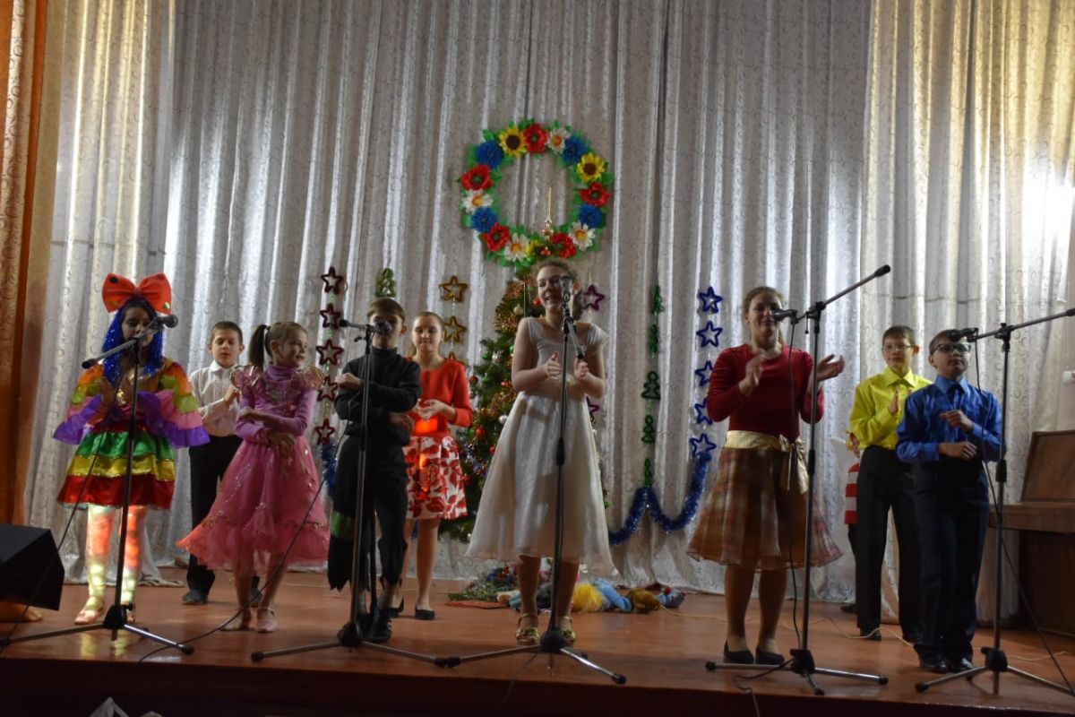 На Донеччині прокурори привезли подарунки дітям до Дня Святого Миколая На Донеччині прокурори привезли подарунки дітям до Дня Святого Миколая