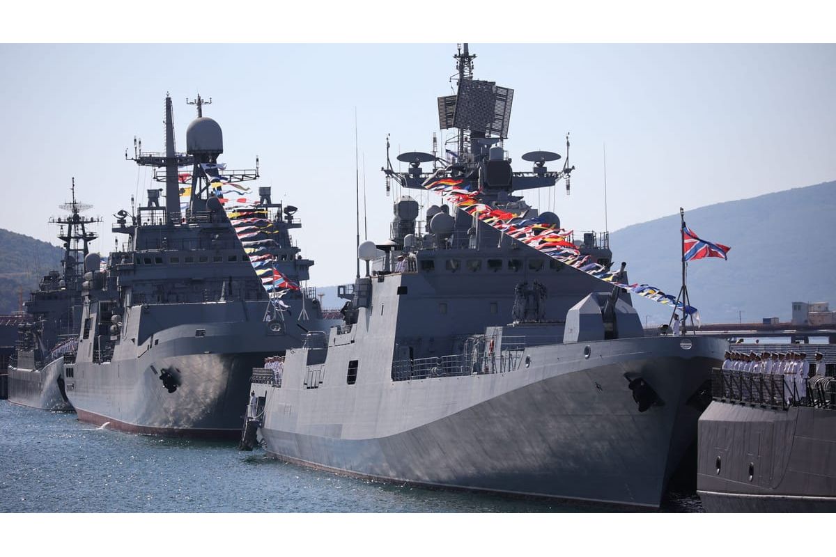 Росія вивела майже всі кораблі свого Чорноморського флоту з Криму Росія вивела майже всі кораблі свого Чорноморського флоту з Криму