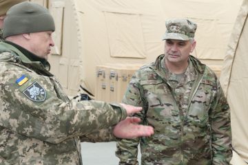 Уряд США передав українським ССО наметове містечко Уряд США передав українським ССО наметове містечко