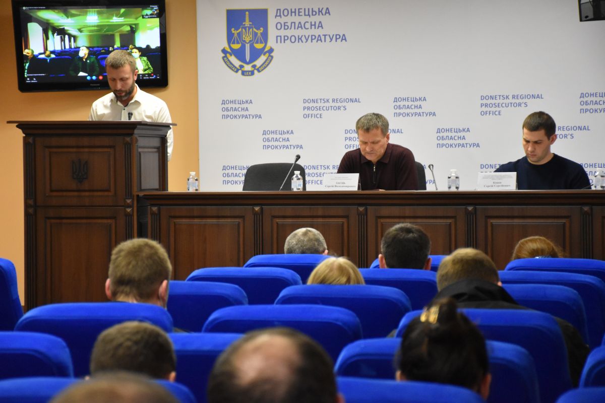 Розслідування воєнних злочинів – у прокуратурі Донеччини провели семінар для правоохоронців Розслідування воєнних злочинів – у прокуратурі Донеччини провели семінар для правоохоронців