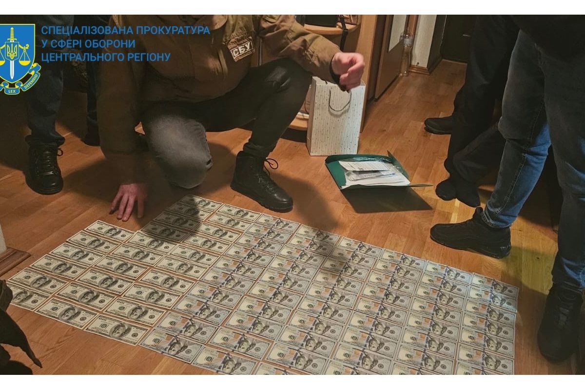 5 тис. доларів за визнання непридатним до військової служби: повідомлено про підозру колишньому голові ВЛК Чернігівського ОТЦК та СП 5 тис. доларів за визнання непридатним до військової служби: повідомлено про підозру колишньому голові ВЛК Чернігівського ОТЦК та СП