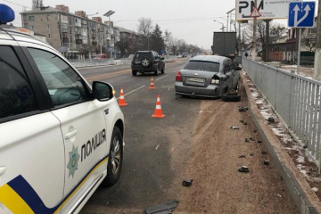 На Житомирщине легковушка на огромной скорости влетела в фуру: погиб 20-летний водитель и его пассажиры (фото, видео) На Житомирщине легковушка на огромной скорости влетела в фуру: погиб 20-летний водитель и его пассажиры (фото, видео)