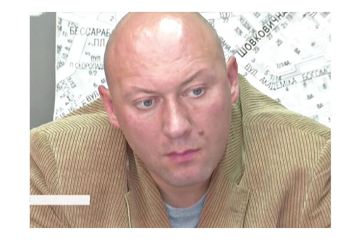 Командиру львівського "Беркуту" вручили підозру за участь в умисних вбивствах активістів Майдану Командиру львівського "Беркуту" вручили підозру за участь в умисних вбивствах активістів Майдану