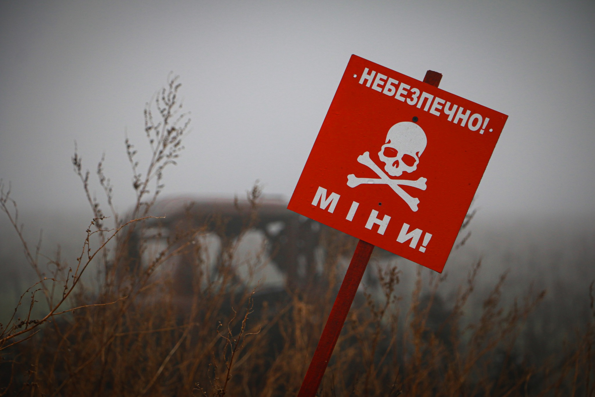 На Харківщині у селі Іванівка 50-ти річний чоловік підірвався у полі на касетному снаряді На Харківщині у селі Іванівка 50-ти річний чоловік підірвався у полі на касетному снаряді