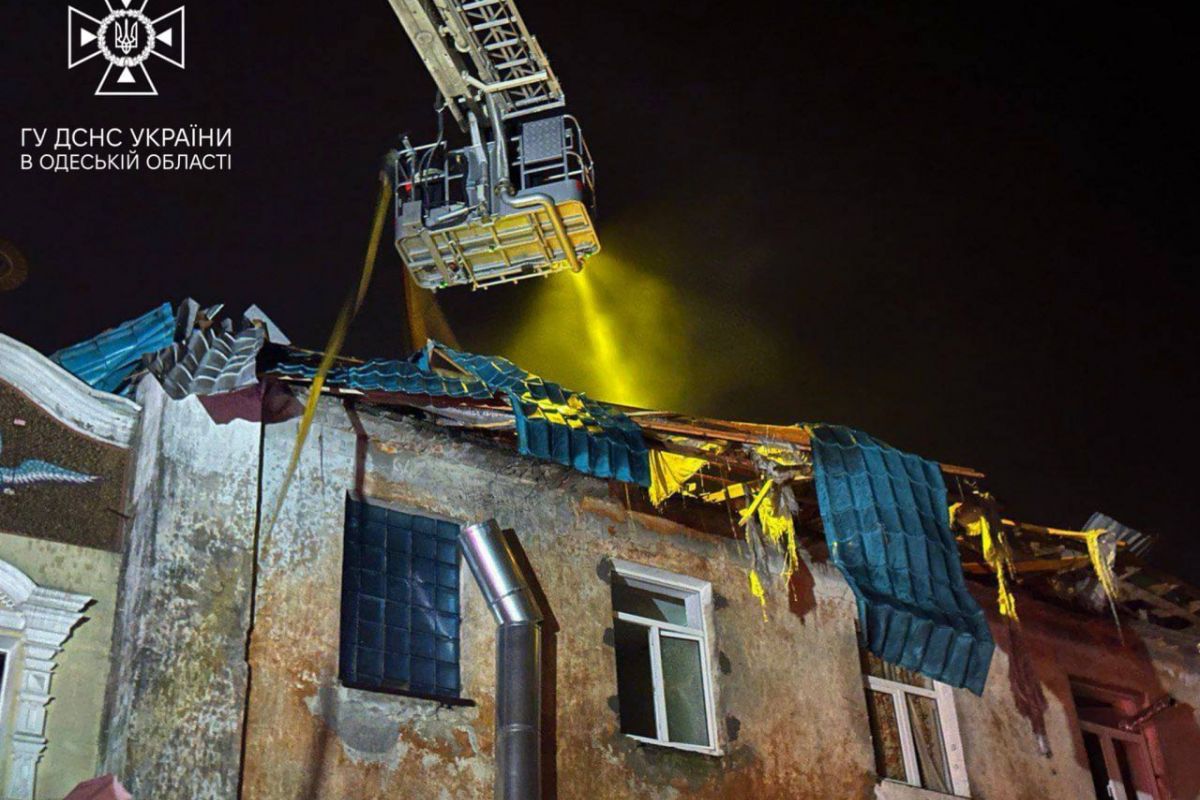На Одещині після ракетного удару рятувальникам вдалось ліквідувати пожежу на площі 40 кв. м На Одещині після ракетного удару рятувальникам вдалось ліквідувати пожежу на площі 40 кв. м