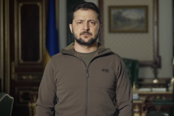 Сьогодні Україна почала відзначати першу річницю перших переможних битв повномасштабної війни, які призвели до втечі окупанта – звернення Президента Володимира Зеленського Сьогодні Україна почала відзначати першу річницю перших переможних битв повномасштабної війни, які призвели до втечі окупанта – звернення Президента Володимира Зеленського