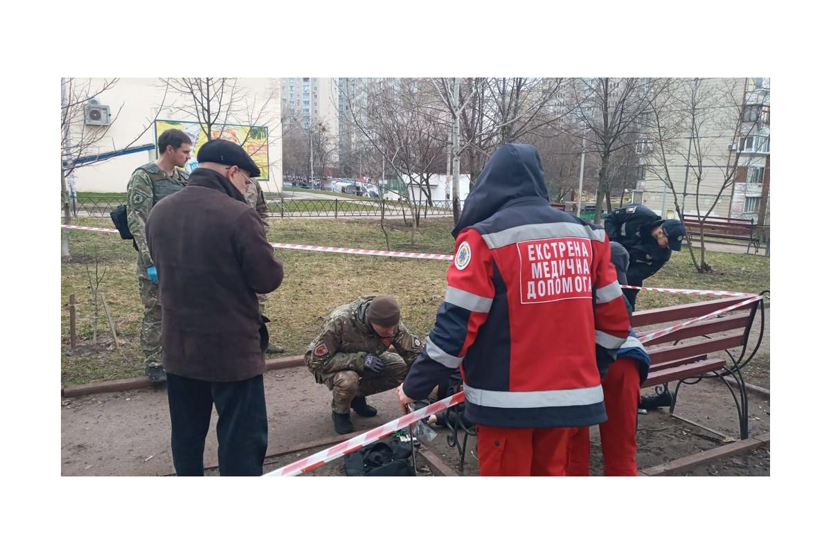 Біля дитмайданчика у центрі Києва здетонувала граната, – повідомила поліція міста Біля дитмайданчика у центрі Києва здетонувала граната, – повідомила поліція міста