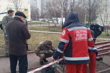 Біля дитмайданчика у центрі Києва здетонувала граната, – повідомила поліція міста Біля дитмайданчика у центрі Києва здетонувала граната, – повідомила поліція міста