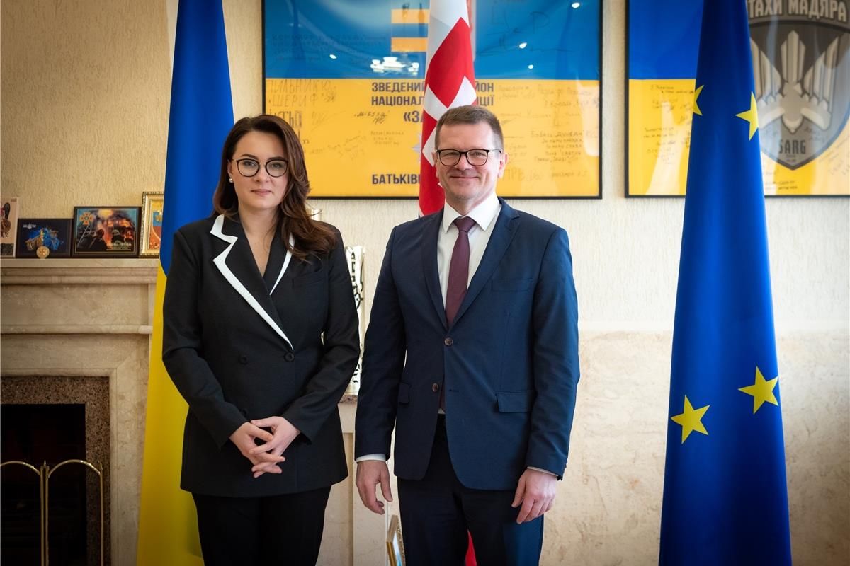 Україна та Словаччина поглиблюють співпрацю у сферах енергетики та логістики Україна та Словаччина поглиблюють співпрацю у сферах енергетики та логістики