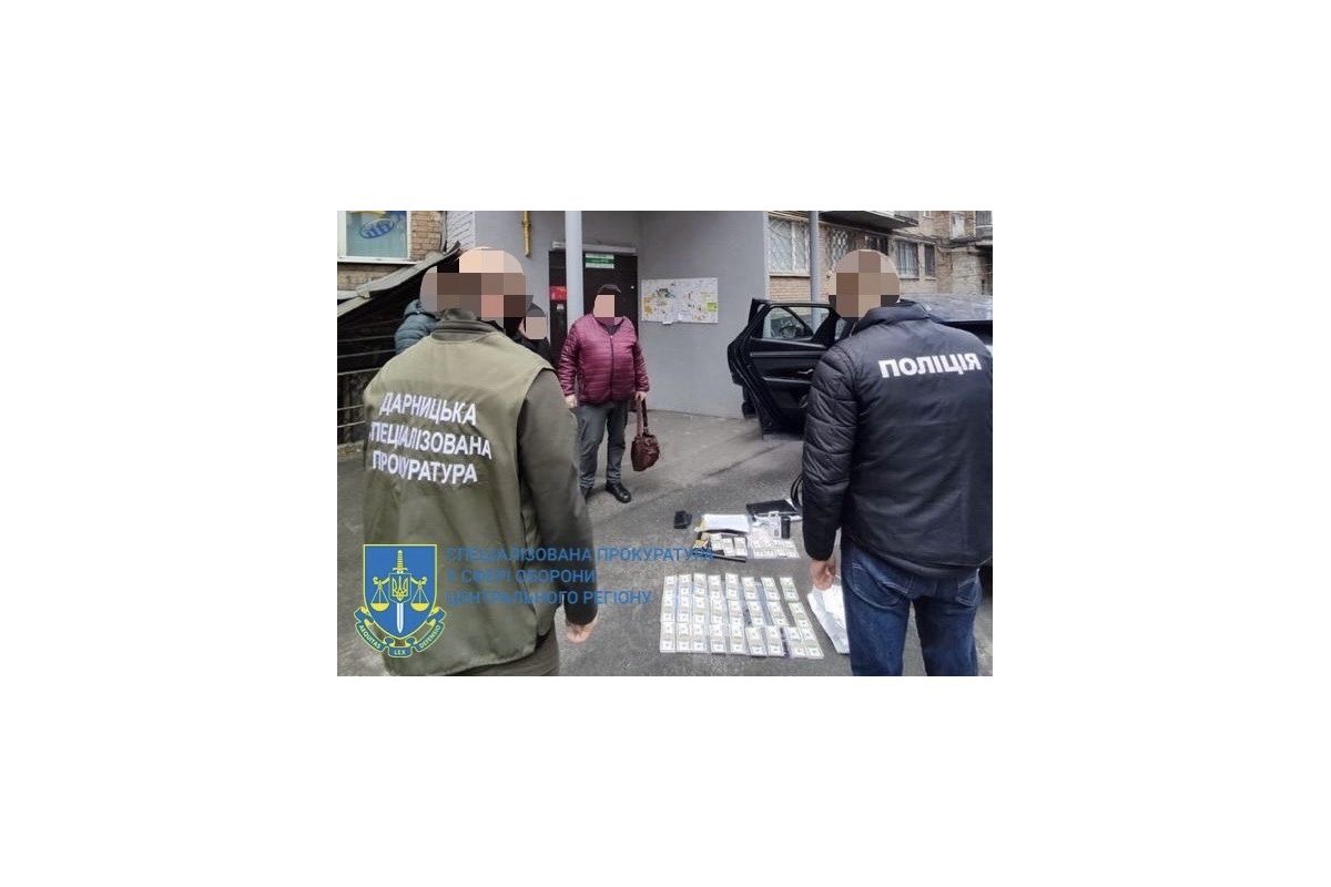 600 тис. доларів США хабара: затримано двох посадовців 600 тис. доларів США хабара: затримано двох посадовців