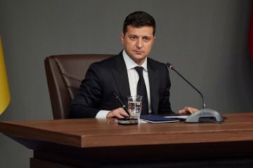 Владимир Зеленский прокомментировал отвод войск России от украинских границ Владимир Зеленский прокомментировал отвод войск России от украинских границ