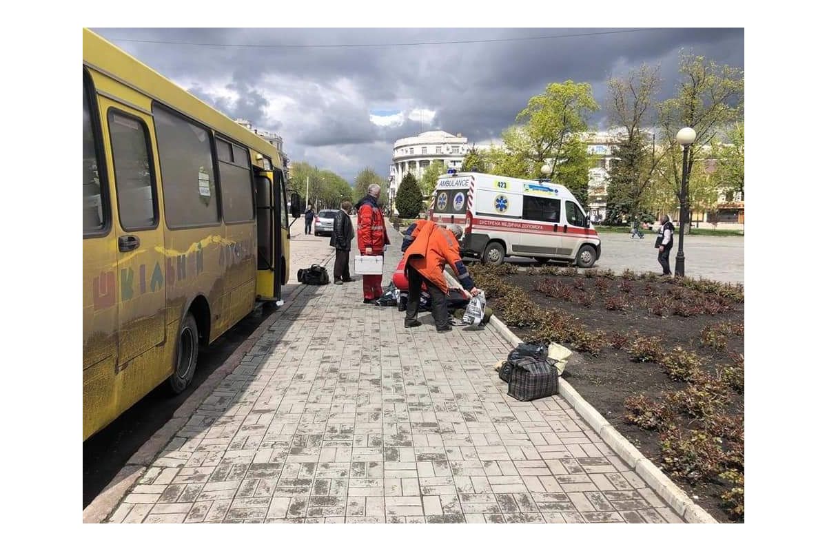 Російське вторгнення в Україну : З Луганщини сьогодні змогли виїхати 70 людей Російське вторгнення в Україну : З Луганщини сьогодні змогли виїхати 70 людей