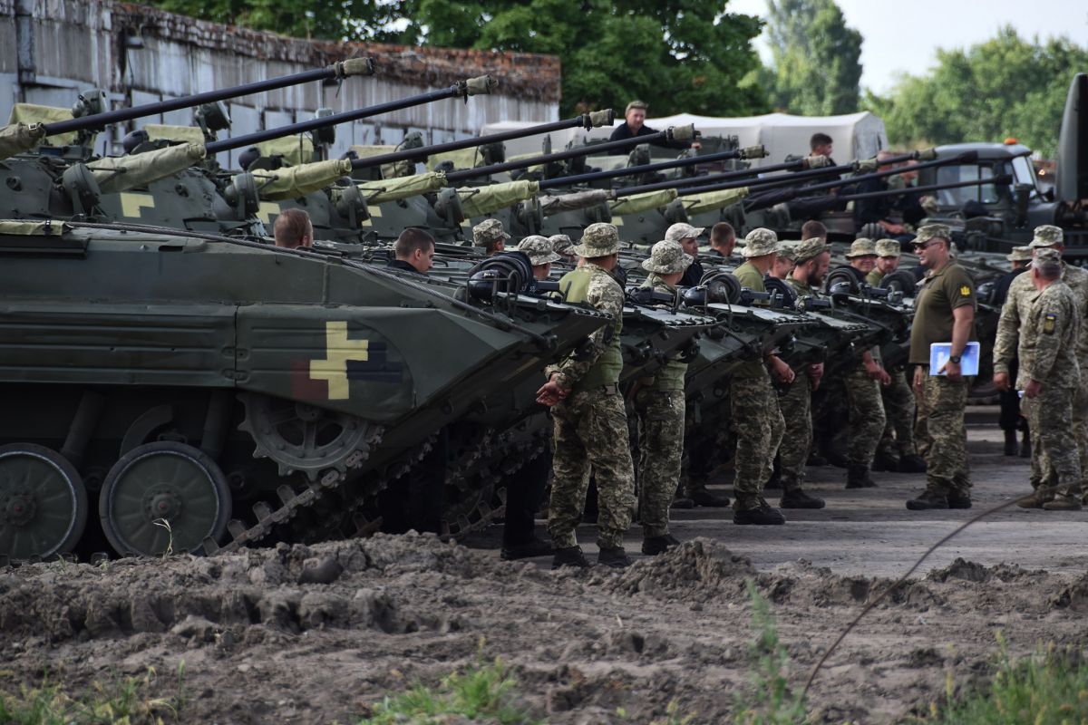 Іменні нагороди родичам загиблих бійців вручили у Дніпрі