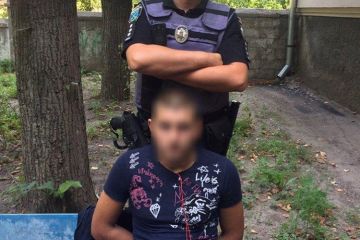 Патрульні  затримали розповсюджувача "закладок" Патрульні  затримали розповсюджувача "закладок"