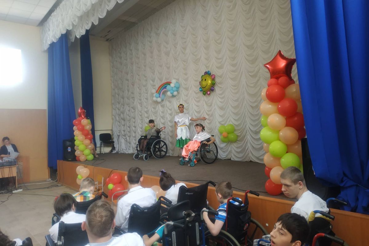 Святковий день у дитячому будинку-інтернаті Святковий день у дитячому будинку-інтернаті