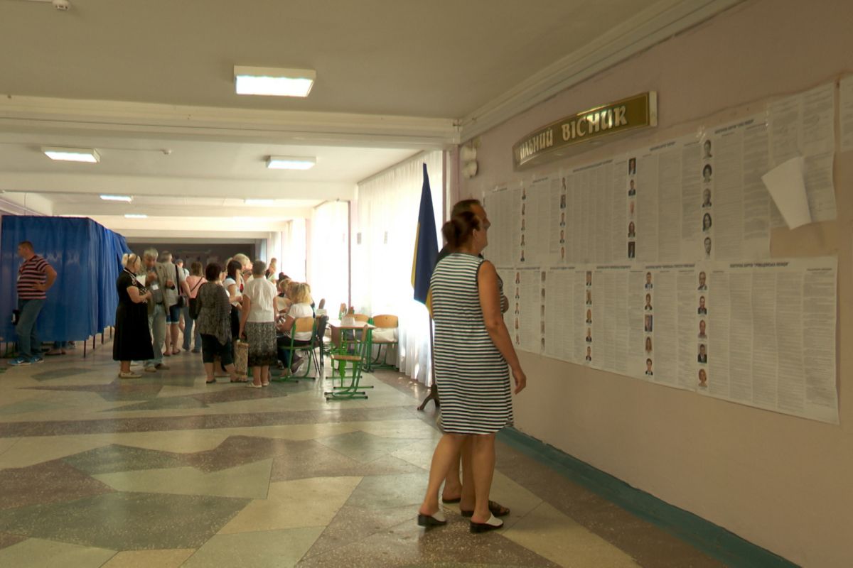 Невчасно відкриті дільниці, зіпсовані бюлетені та заборонена агітація Невчасно відкриті дільниці, зіпсовані бюлетені та заборонена агітація