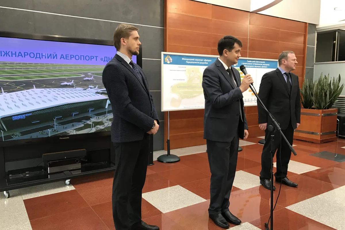 Спікеру Верховної Ради представили проєкт дніпровського аеропорту (ФОТО)