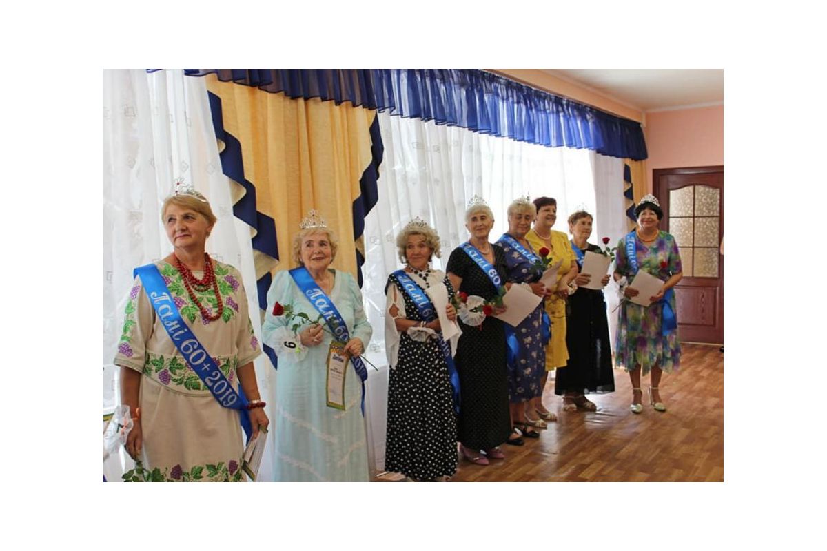Криворіжанки елегантного віку вражали талантами Криворіжанки елегантного віку вражали талантами