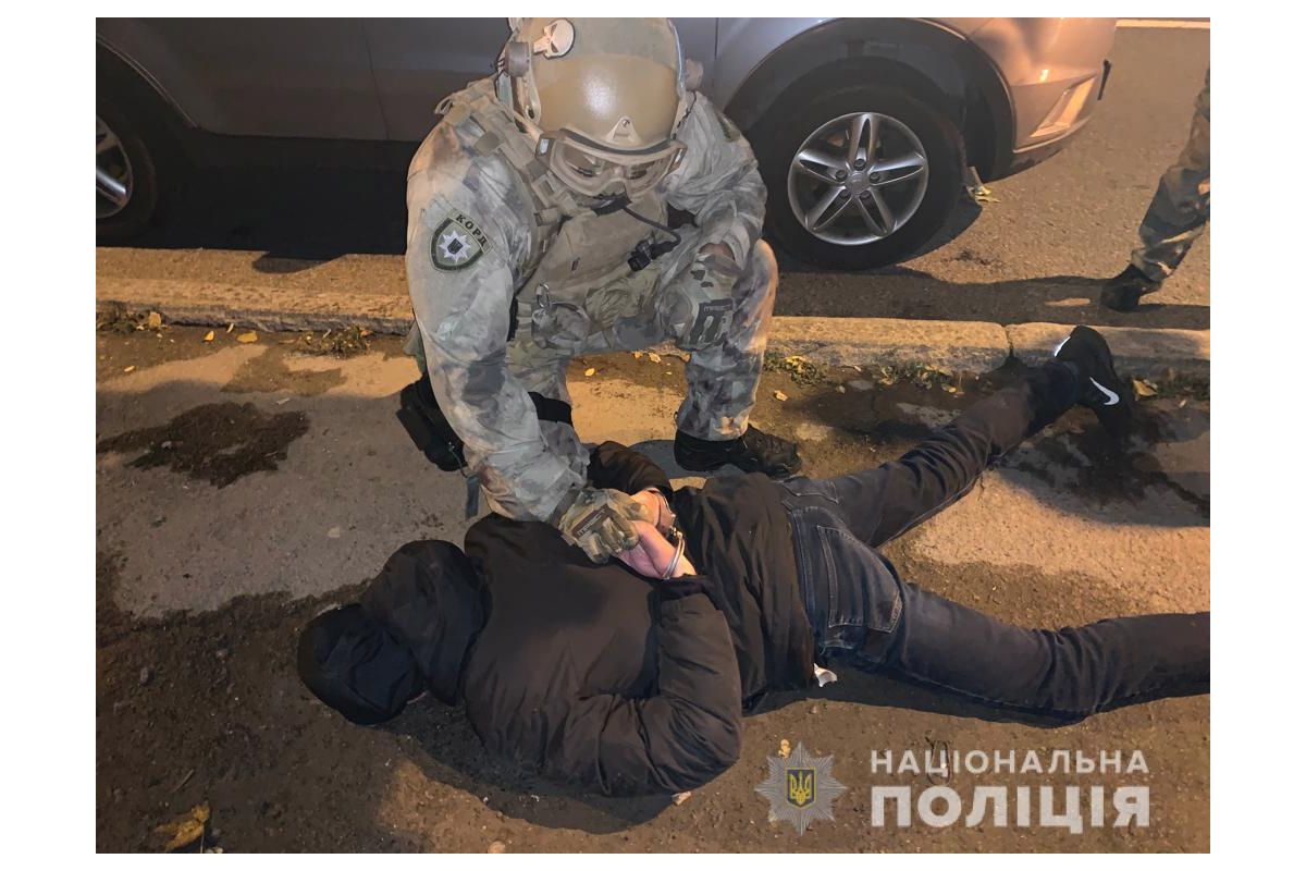 Крадіїв-квартирників затримали у Дніпрі Крадіїв-квартирників затримали у Дніпрі