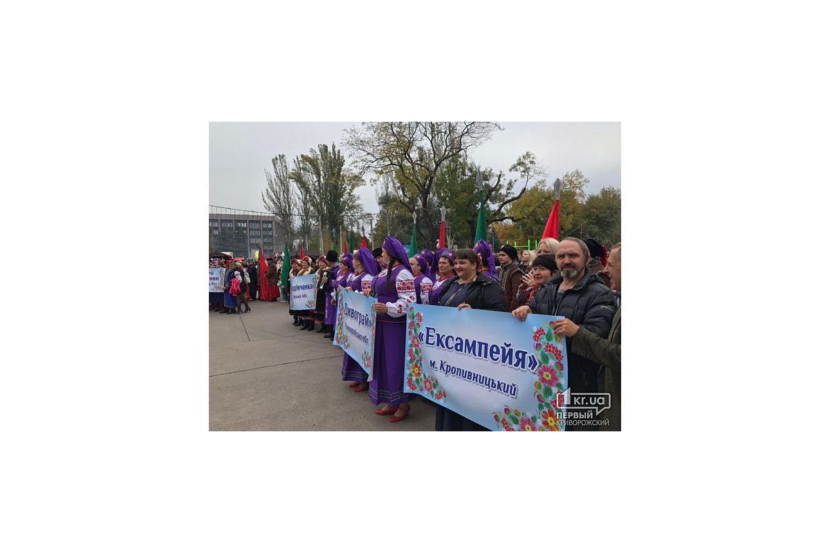 Тисячі учасників зібрав Всеукраїнський фестиваль козацької пісні у Кривому Розі Тисячі учасників зібрав Всеукраїнський фестиваль козацької пісні у Кривому Розі