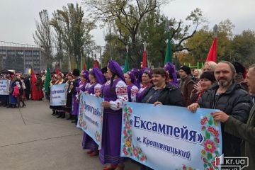 Тисячі учасників зібрав Всеукраїнський фестиваль козацької пісні у Кривому Розі Тисячі учасників зібрав Всеукраїнський фестиваль козацької пісні у Кривому Розі