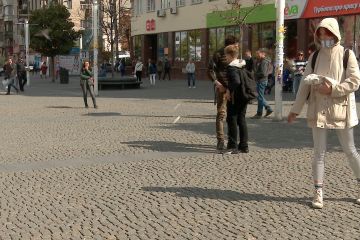 Дніпрянка влаштувала перформанс на центральній площі Дніпрянка влаштувала перформанс на центральній площі