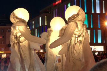 У самому центрі Дніпра прогулювались чотириметрові тотеми У самому центрі Дніпра прогулювались чотириметрові тотеми