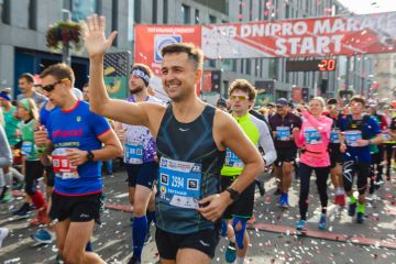 До легкоатлетичного марафону у Дніпрі долучилися бігуни з різних країн світу До легкоатлетичного марафону у Дніпрі долучилися бігуни з різних країн світу
