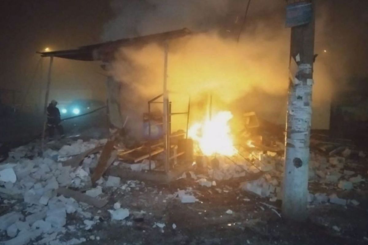 У Криворізькому районі вогнем знищило торговий павільйон У Криворізькому районі вогнем знищило торговий павільйон