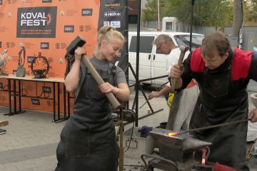 Більше пів сотні ковалів, стукіт молотів та майстер-класи: у Дніпрі пройшов другий всеукраїнський “KOVAL Fest” Більше пів сотні ковалів, стукіт молотів та майстер-класи: у Дніпрі пройшов другий всеукраїнський “KOVAL Fest”