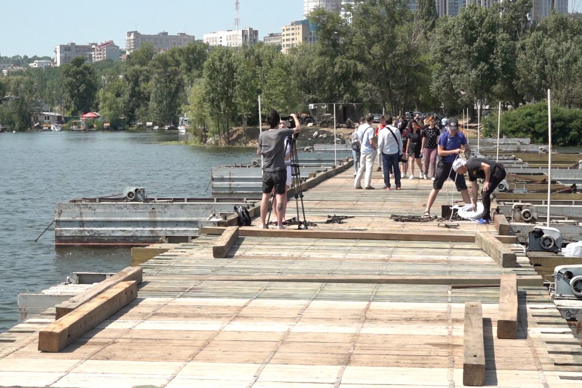"Дніпровський понт": на Монастирський півострів збудували нову переправу "Дніпровський понт": на Монастирський півострів збудували нову переправу