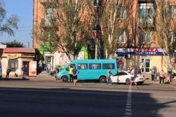 Ford після зіткнення з іншою автівкою влетів у маршрутку з пасажирами Ford після зіткнення з іншою автівкою влетів у маршрутку з пасажирами