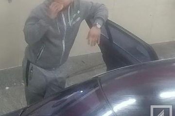 Помив машину й поцупив “Ейфелеву вежу”: на автомийці водій вкрав картину Помив машину й поцупив “Ейфелеву вежу”: на автомийці водій вкрав картину